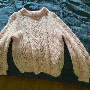 BRAND NEW H&M Pink Soft Trendy Sweater Size Small